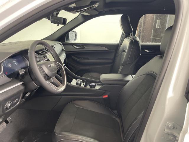 new 2025 Jeep Grand Cherokee car, priced at $43,734