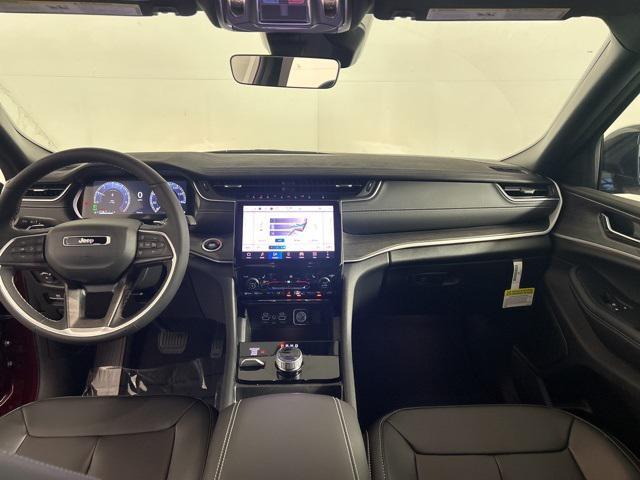 new 2025 Jeep Grand Cherokee car, priced at $40,995