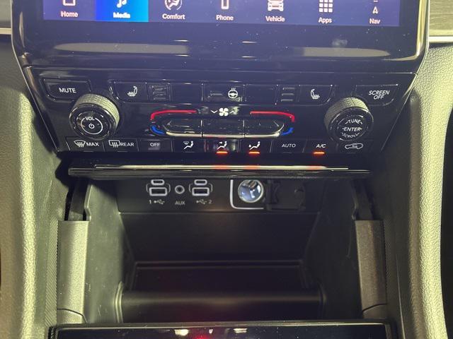 new 2025 Jeep Grand Cherokee car, priced at $40,995