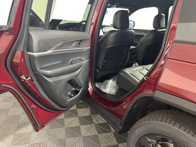 new 2025 Jeep Grand Cherokee car, priced at $40,995