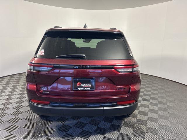 new 2025 Jeep Grand Cherokee car, priced at $40,995