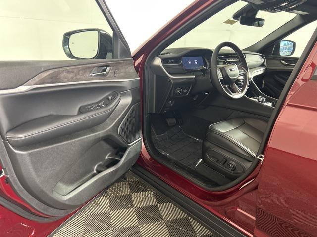 new 2025 Jeep Grand Cherokee car, priced at $40,995