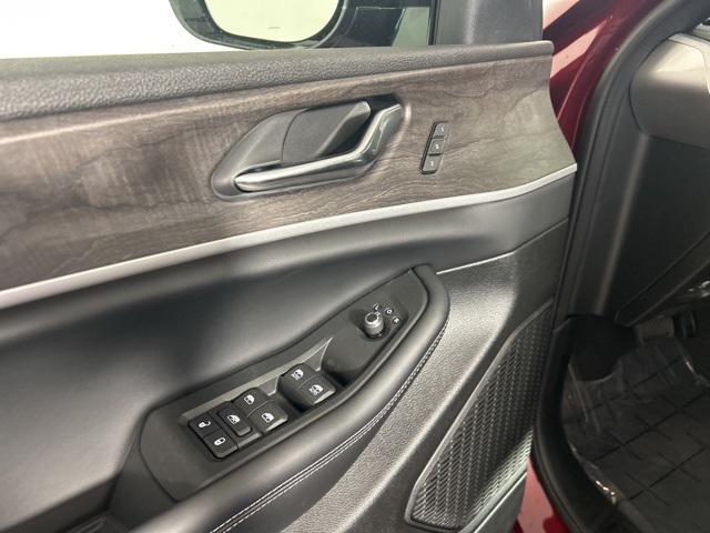 new 2025 Jeep Grand Cherokee car, priced at $40,995