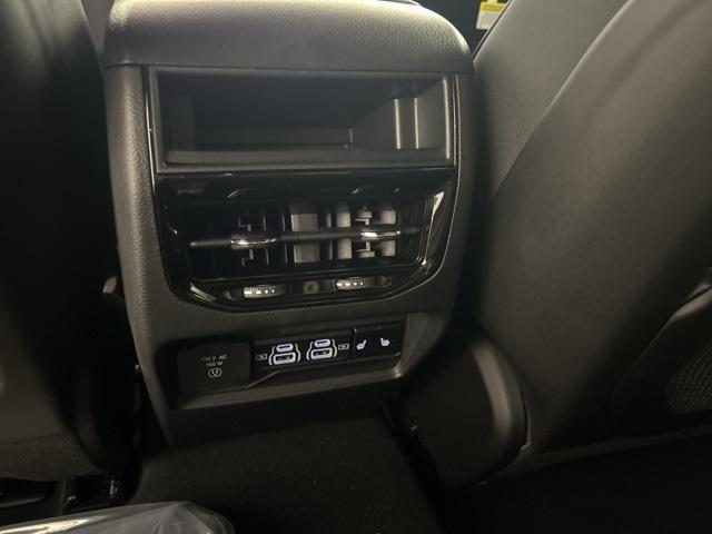 new 2025 Jeep Grand Cherokee car, priced at $40,995