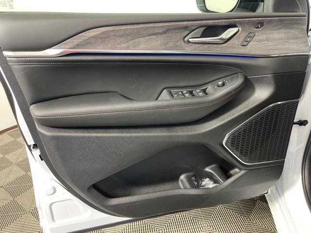 new 2025 Jeep Grand Cherokee car, priced at $58,245