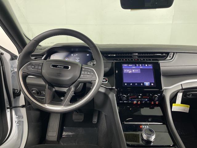 new 2025 Jeep Grand Cherokee car, priced at $38,495