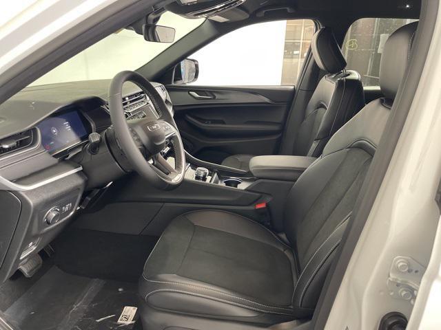 new 2025 Jeep Grand Cherokee car, priced at $38,495