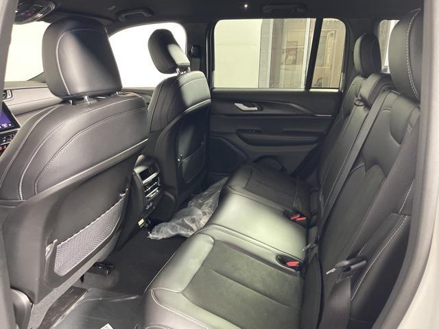 new 2025 Jeep Grand Cherokee car, priced at $38,495