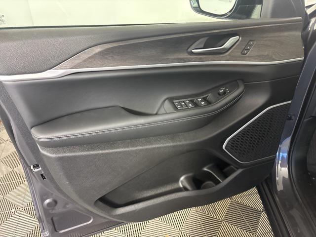 new 2025 Jeep Grand Cherokee car, priced at $49,708