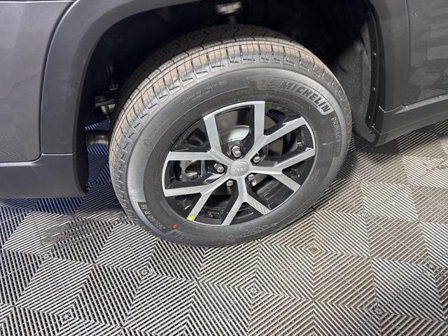 new 2025 Jeep Grand Cherokee car, priced at $49,708