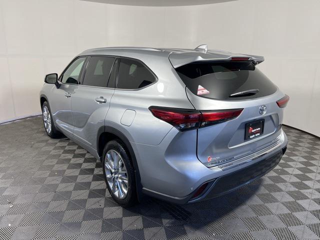 used 2021 Toyota Highlander car, priced at $36,580