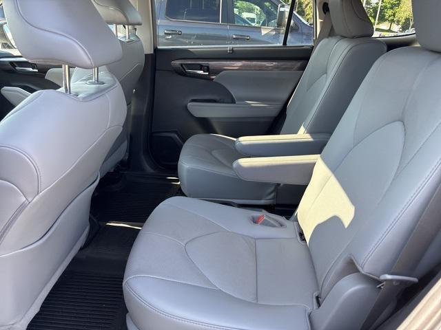 used 2021 Toyota Highlander car, priced at $36,980