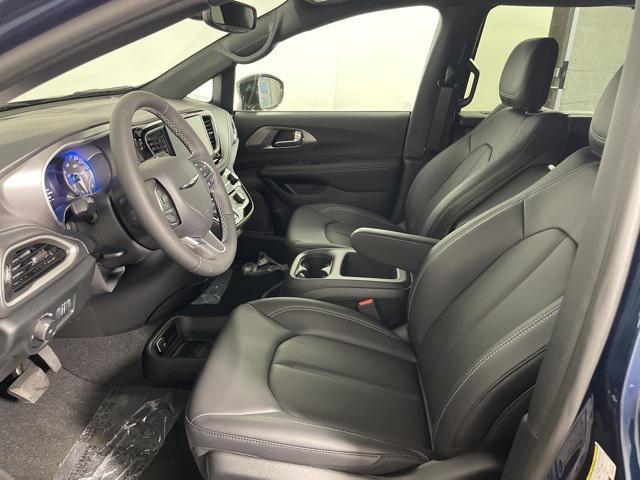 new 2025 Chrysler Pacifica car, priced at $40,995