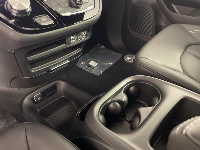 new 2025 Chrysler Pacifica car, priced at $40,995