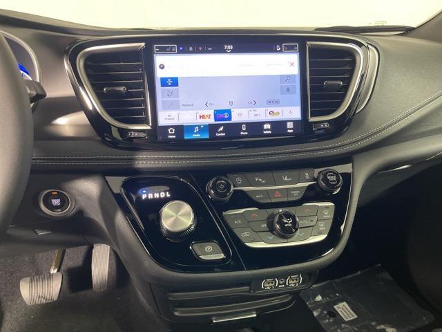 new 2025 Chrysler Pacifica car, priced at $40,995