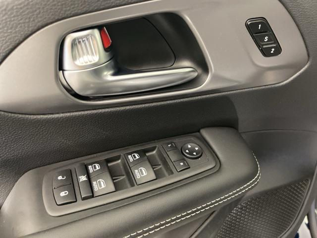 new 2025 Chrysler Pacifica car, priced at $40,995