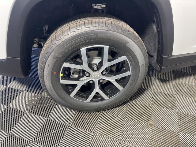 new 2025 Jeep Grand Cherokee car, priced at $43,104