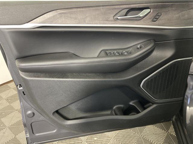 new 2025 Jeep Grand Cherokee car, priced at $48,750