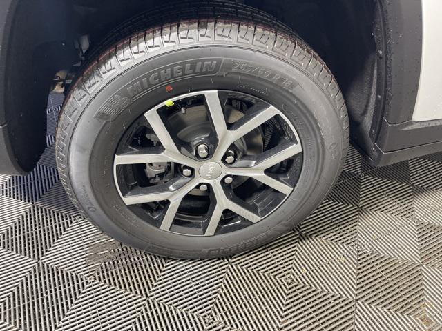 new 2025 Jeep Grand Cherokee car, priced at $45,908