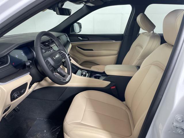 new 2025 Jeep Grand Cherokee car, priced at $45,908