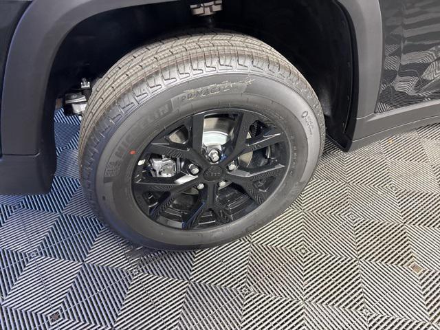 new 2025 Jeep Grand Cherokee car, priced at $42,236