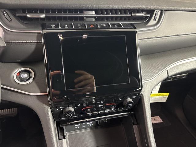 new 2025 Jeep Grand Cherokee car, priced at $42,236