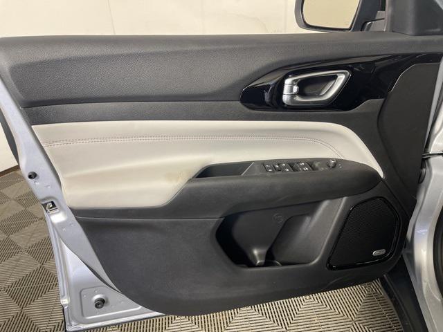 new 2025 Jeep Compass car, priced at $33,250