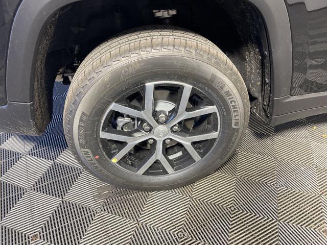 new 2025 Jeep Grand Cherokee car, priced at $45,810