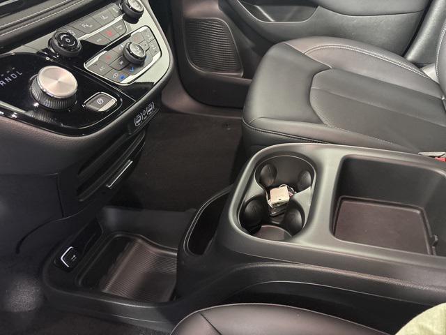 new 2025 Chrysler Pacifica car, priced at $37,780