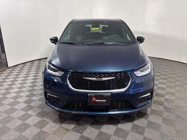 new 2025 Chrysler Pacifica car, priced at $37,780