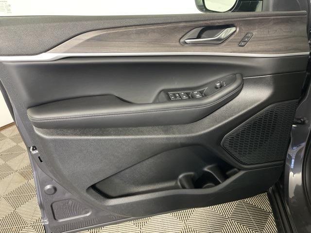 new 2025 Jeep Grand Cherokee car, priced at $42,372