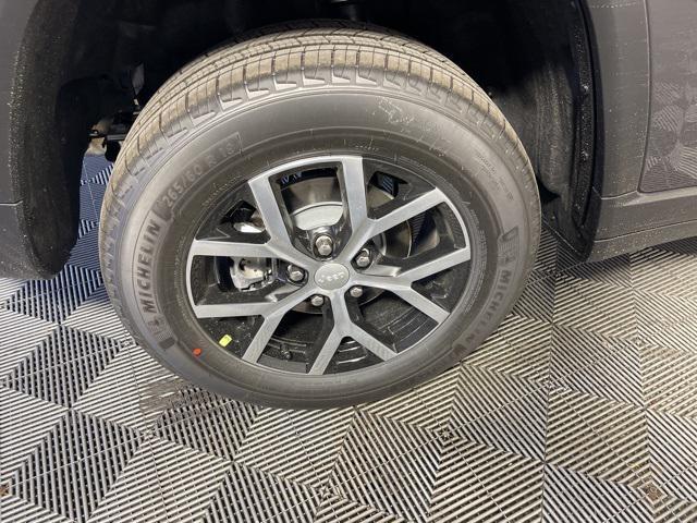 new 2025 Jeep Grand Cherokee car, priced at $42,372