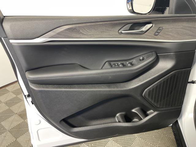 new 2025 Jeep Grand Cherokee car, priced at $41,750