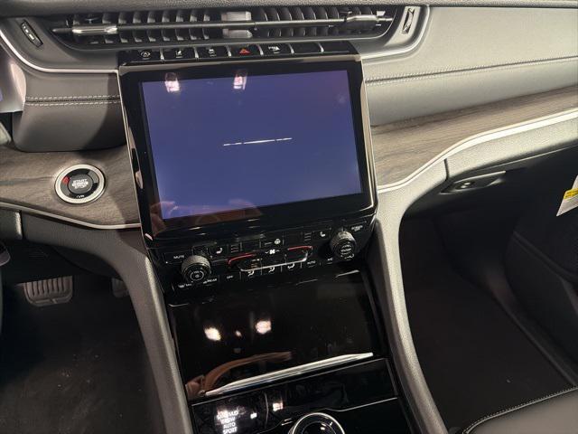 new 2025 Jeep Grand Cherokee car, priced at $48,272