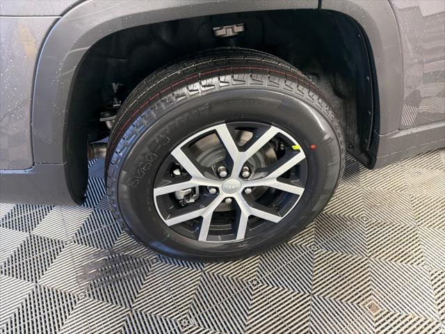 new 2025 Jeep Grand Cherokee car, priced at $48,272