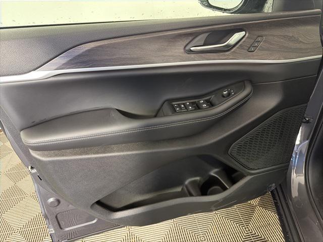 new 2025 Jeep Grand Cherokee car, priced at $48,272