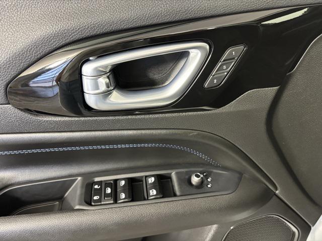 new 2025 Jeep Compass car, priced at $33,995