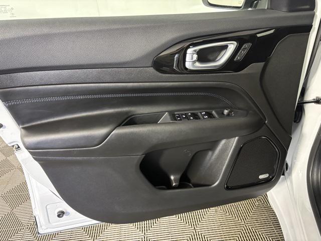 new 2025 Jeep Compass car, priced at $33,995