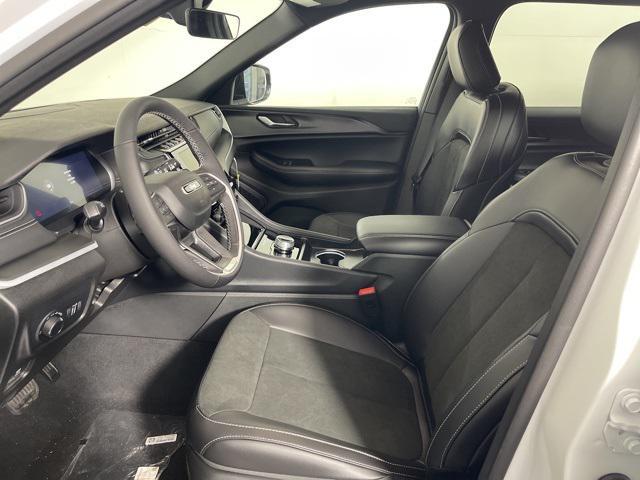 new 2025 Jeep Grand Cherokee car, priced at $43,734