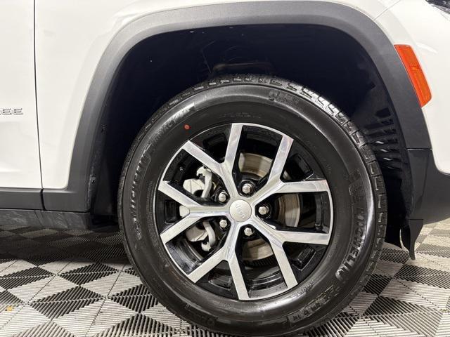 new 2025 Jeep Grand Cherokee car, priced at $41,585