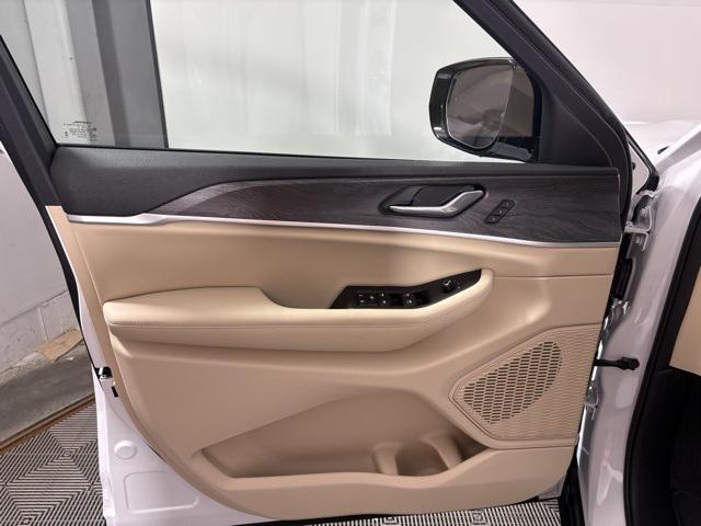 new 2025 Jeep Grand Cherokee car, priced at $41,585