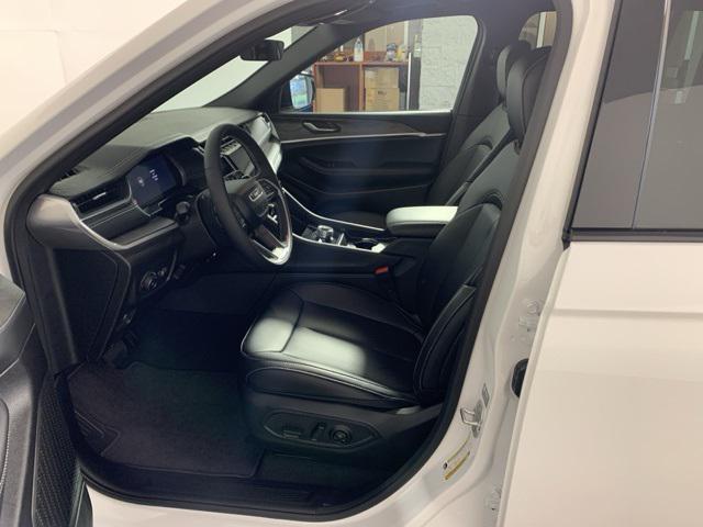 new 2025 Jeep Grand Cherokee car, priced at $45,745