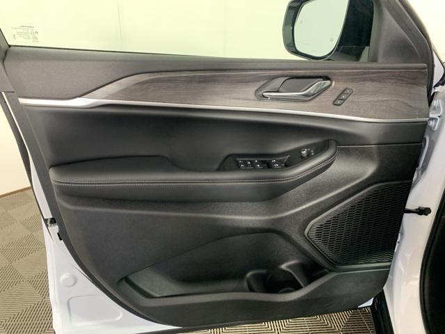 new 2025 Jeep Grand Cherokee car, priced at $45,745