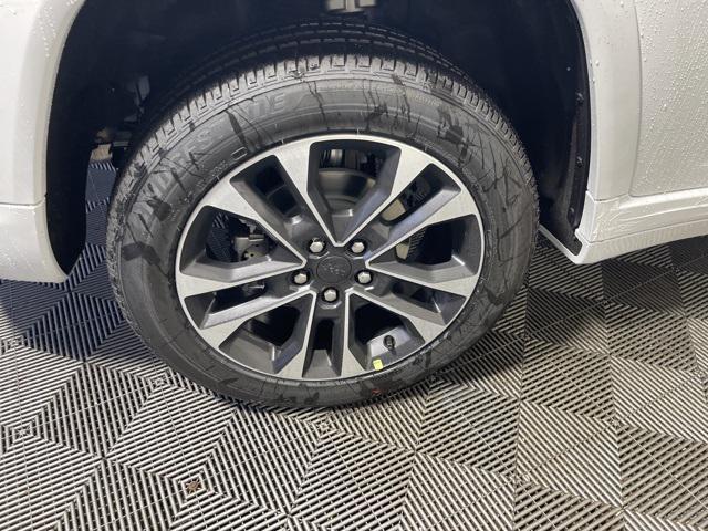 new 2025 Jeep Grand Cherokee car, priced at $60,121