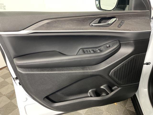 new 2025 Jeep Grand Cherokee car, priced at $47,279