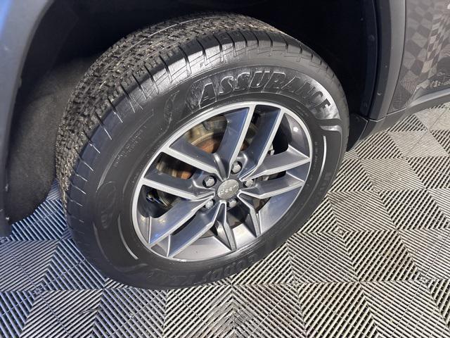 used 2017 Jeep Grand Cherokee car, priced at $16,974