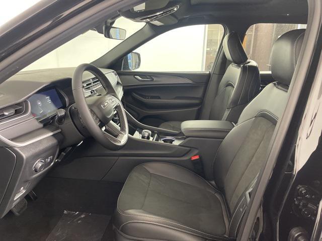 new 2025 Jeep Grand Cherokee car, priced at $43,386