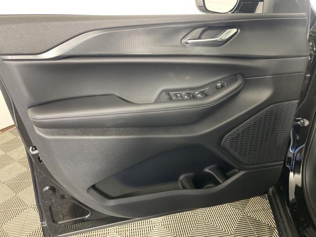 new 2025 Jeep Grand Cherokee car, priced at $43,386