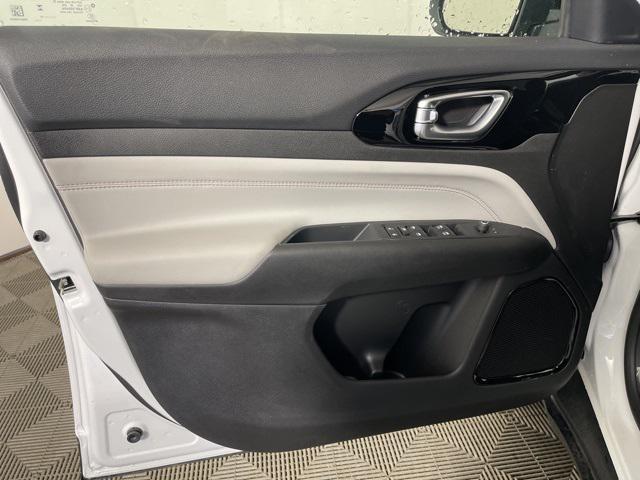 new 2025 Jeep Compass car, priced at $29,995