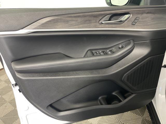 new 2025 Jeep Grand Cherokee car, priced at $45,292